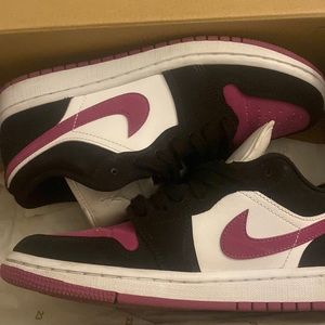 Jordan 1 low purple/white/black